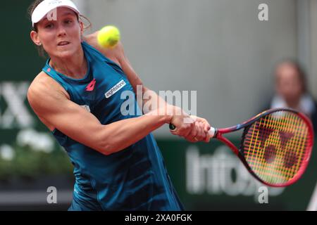 Roland Garros, Paris, Frankreich. Juni 2024. 2024 French Open Tennis-Turnier, Tag 9; Varvara Gracheva (rus/fra) in Aktion während ihres Spiels gegen Mirra Andreeva aus Russland, 17 Jahre alt. Credit: Action Plus Sports/Alamy Live News Stockfoto