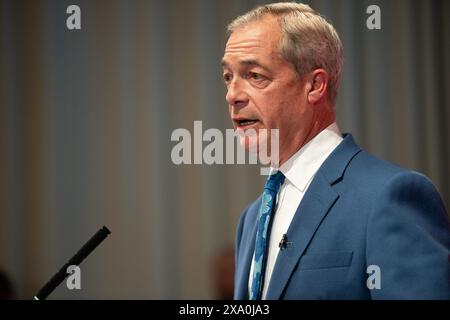 London, Großbritannien. Juni 2024. Nigel Farage gibt bekannt, dass er die Führung der Reform UK übernimmt und für die Parlamentswahlen im Sitz von Clacton steht. Quelle: Justin Ng/Alamy Live News. Stockfoto