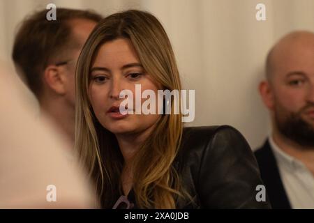 London, Großbritannien. Juni 2024. Die australische Schauspielerin Holly Valance ist bei der Ankündigung der Wahl von Reform UK zu sehen. Quelle: Justin Ng/Alamy Live News. Stockfoto