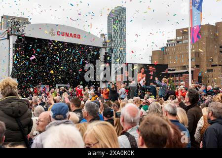 Pier Head, Liverpool, Großbritannien. Juni 2024. Nach ihrer Jungfernfahrt legte Cunards neues Linienschiff Queen Ann für eine Namenszeremonie in Liverpool an. Cunard richtete eine Bühne für die Namensgebung ein und veranstaltete die Veranstaltung am Ufer der Mersey. Der transatlantische Dienst und die Passagierschifffahrt von Cunard wurde 1840 in Livepool gestartet. Quelle: Rena Pearl/Alamy Live News Stockfoto