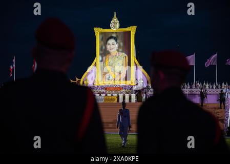 Bangkok, Thailand. Juni 2024. Das Porträt der thailändischen Königin Suthida während der Feier zum 46. Geburtstag von Königin Suthida in Sanam Luang in Bangkok. Quelle: SOPA Images Limited/Alamy Live News Stockfoto