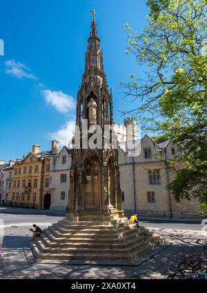 Oxford, England, Vereinigtes Königreich - 19. Mai 2024: Blick auf das Martyrs' Memorial, ein Steindenkmal, das von Sir George Gilbert Scott entworfen wurde, nahe dem Balliol College Stockfoto