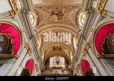 Die Basilika Saint Dominic und Porto Salvo. Historische Kirche, bekannt für ihre atemberaubende Barockarchitektur und ihr reiches Kulturerbe. Valletta, Malta Stockfoto
