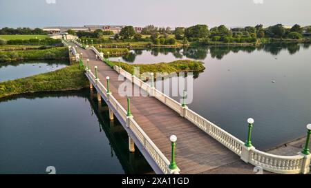 Southport, Sefton, Merseyside. Scarisbrick Avenue, Marine Lake Fußgängerbrücke Stockfoto