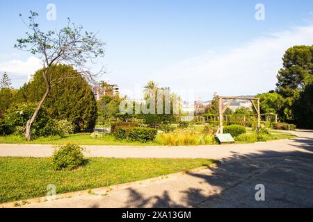 Wunderschöner El Parque de Servantes mit Rosengärten, Park Servantes in Barcelona, Spanien Stockfoto