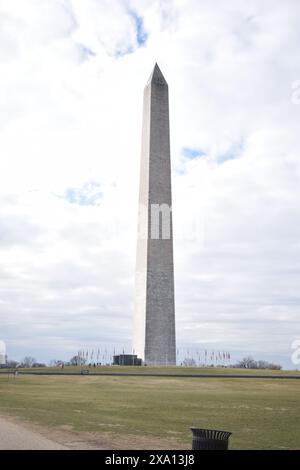 Das berühmte Washington Monument vor einem bewölkten Himmel Stockfoto