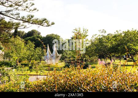 Wunderschöner El Parque de Servantes mit Rosengärten, Park Servantes in Barcelona, Spanien Stockfoto