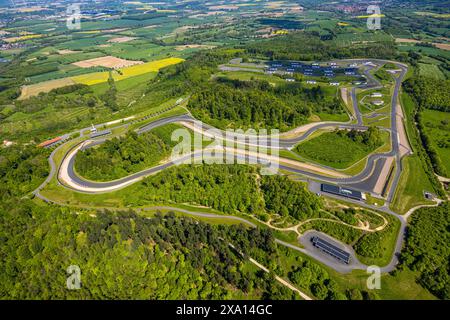 Aus der Vogelperspektive, Bilster Berg Rennstrecke, Test- und Präsentationsstrecke, parkähnliches Gelände mit Fahrerlager und Offroad-Kurs, Pömbsen, Bad Driburg, EAS Stockfoto