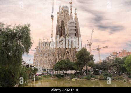 Die berühmte Kathedrale Sagrada Familia in Barcelona, Spanien, mit komplizierten architektonischen Details Stockfoto