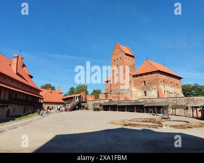 Spaziergang durch das Schloss Trakai in Litauen Stockfoto