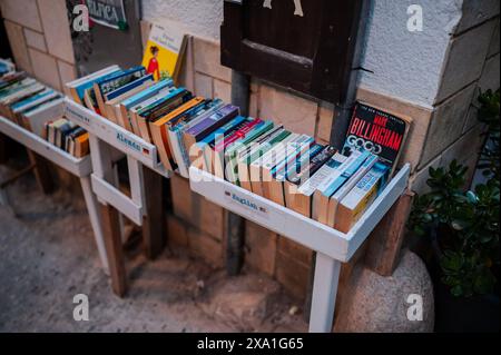 Charmante La Templanza Bibliothek in der Altstadt von Peñiscola, Castellon, Valencianische Gemeinde, Spanien Stockfoto