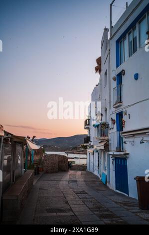 Altstadt von Peñiscola bei Sonnenuntergang, Castellon, Valencianische Gemeinschaft, Spanien Stockfoto