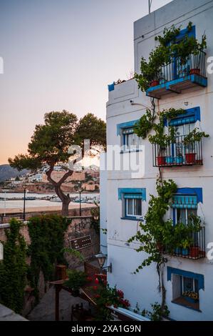 Altstadt von Peñiscola bei Sonnenuntergang, Castellon, Valencianische Gemeinschaft, Spanien Stockfoto