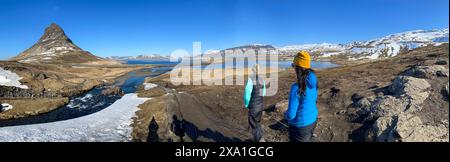 Island, Halbinsel Snaefellsnes, Kirkjufell aka Church Mountain, 463 m hoch in der Nähe der Stadt Grundarfjörður. Kirkjufell war einer der Dreharbeiten. Stockfoto