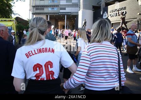 England trifft im St. James' Park auf Bosnien und Herzegowina, während die Three Lions mit den Vorbereitungen für die Euro 2024 beginnen. Newcastle Upon Tyne, Großbritannien, 3. Juni 2024, Credit:DEW/Alamy Live News Stockfoto