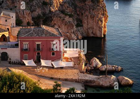 Fantastisches Panorama bei Sonnenaufgang in der Tonnara di Scopello, Provinz Trapani, Sizilien. Italien Stockfoto