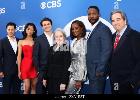 CBS Fall Preview Party in den Paramount Studios am 2. Mai 2024 in Los Angeles, KALIFORNIEN mit: David Del Rio, Leah Lewis, Jason Ritter, Kathy Bates, Skye P. Marshall, EME Ikwuakor, Beau Bridges Wo: Los Angeles, Kalifornien, Vereinigte Staaten Wann: 03 Mai 2024 Credit: Nicky Nelson/WENN Stockfoto