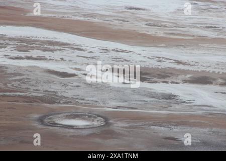 Ein Blick aus der Vogelperspektive auf karges Land im Death Valley National Park. USA Stockfoto