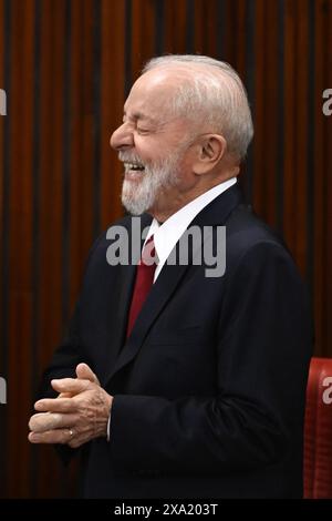 DF - BRASILIA - 06/03/2024 - BRASILIA, BESITZ DES TSE-GESCHENKS - der brasilianische Präsident Luiz Inacio Lula da Silva reagiert auf seine feierliche Amtseinführung des neuen Präsidenten der TSE am Montag, den 3. Juni 2024. Foto: Mateus Bonomi/AGIF Stockfoto