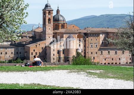 Der Herzogspalast, ein Renaissancebau in der italienischen Stadt Urbino in den Marken Stockfoto