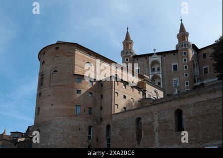 Der Herzogspalast, ein Renaissancebau in der italienischen Stadt Urbino in den Marken Stockfoto