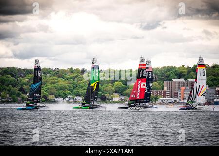 Team Neuseeland führt Teams aus Australien, Dänemark, den USA und Deutschland während der Sail GP-Veranstaltung im Juni 2024 in Halifax, Nova Scotia, Kanada. Stockfoto