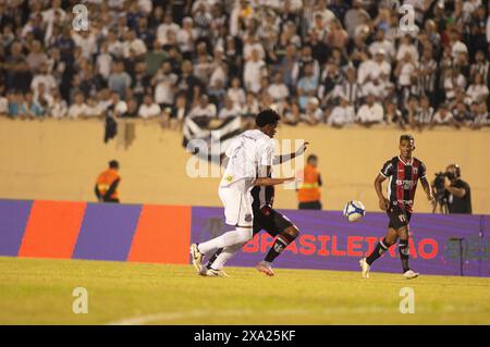 Londrina, Brasilien. Juni 2024. PR - LONDRINA - 06/03/2024 - BRASILEIRO B 2024, SANTOS x BOTAFOGO-SP - [san4] Santos Spieler während eines Spiels gegen Botafogo-SP im DO Cafe Stadion für die brasilianische B 2024 Meisterschaft. Foto: Henrique Campinha/AGIF Credit: AGIF/Alamy Live News Stockfoto