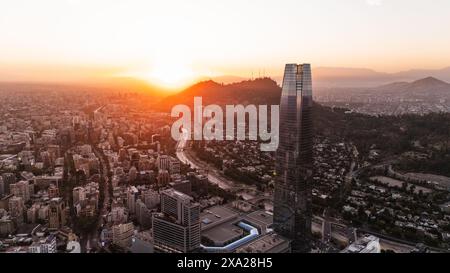 Eine Luftkulisse von Santiago, Chile, gefangen von einer Drohne Stockfoto