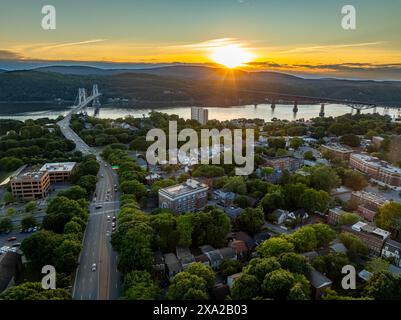 Luftaufnahme der Franklin Delano Roosevelt Mid-Hudson Bridge über den Hudson River, Poughkeepsie NY. Stockfoto