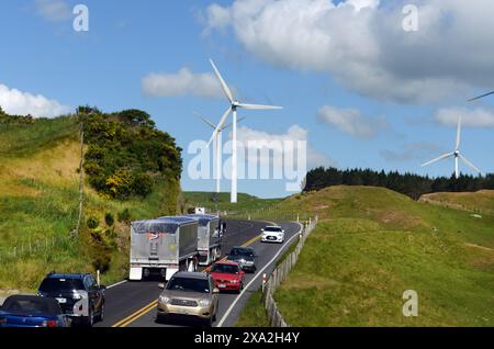 Ein Windpark entlang der Straße nach Masterton auf der Nordinsel Neuseelands. Stockfoto