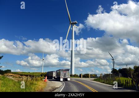 Ein Windpark entlang der Straße nach Masterton auf der Nordinsel Neuseelands. Stockfoto