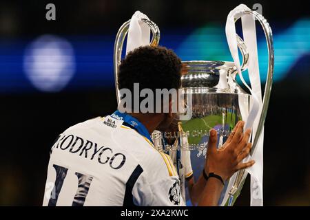 London, Großbritannien. Juni 2024. Rodrygo geht (Real Madrid) im Finale der Champions League 2024 (2:0) zwischen Borussia Dortmund und Real Madrid. Ergebnis: Borussia Dortmund 0 - 2 Real Madrid (Foto: Maciej Rogowski/SOPA Images/SIPA USA) Credit: SIPA USA/Alamy Live News Stockfoto