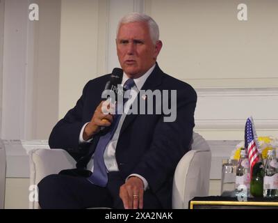 583 Park Ave, New York, NY 10065. Juni 2024. Der ehemalige US-Vizepräsident Mike Pence hält Remarks auf der Jerusalem Post Annual Conference in New York 2024. Quelle: ©Julia Mineeva/EGBN TV News/Alamy Live News Stockfoto