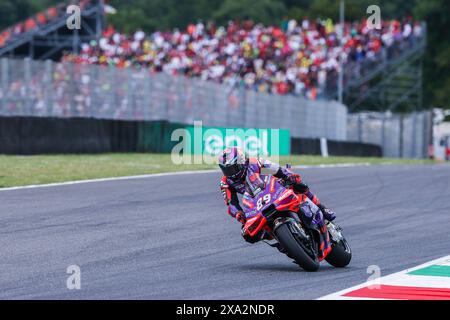 Scarperia, Italien. Juni 2024. Jorge Martin aus Spanien und Prima Pramac Racing in Aktion während des MotoGP GP7 Gran Premio d'Italia Brembo - Rennen auf dem Mugello Circuit. (Foto: Fabrizio Carabelli/SOPA Images/SIPA USA) Credit: SIPA USA/Alamy Live News Stockfoto