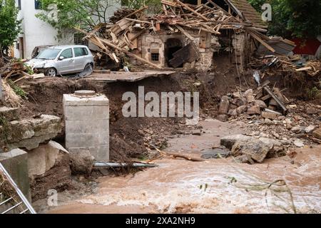 Klaffenbach, Deutschland. Juni 2024. Blick auf ein durch Hochwasser zerstörtes Gebäude am Wieslauf. Quelle: Marijan Murat/dpa/Alamy Live News Stockfoto