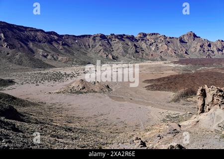 Auf dem Weg zum Teide, El Teide, Pico del Teide, Vulkan im Teide-Nationalpark auf Teneriffa, Kanarischen Inseln, Spanien, Europa, Wide, trocken Stockfoto