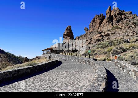 Auf dem Weg zum Teide, El Teide, Pico del Teide, Vulkan im Teide Nationalpark auf Teneriffa, Kanarischen Inseln, Spanien, Europa, Steinbau von Stockfoto