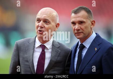 NÜRNBERG, DEUTSCHLAND - 03. JUNI: Andriy Schewtschenko, ukrainischer Fußballverband mit Bernd Neuendorf, Präsident des Deutschen Fußballverbandes DFB, vor dem internationalen Freundschaftsspiel zwischen Deutschland und der Ukraine im Max-Morlock-Stadion am 03. Juni 2024 in Nürnberg. © diebilderwelt / Alamy Stock Stockfoto