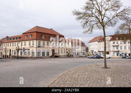 Gebäude am Marktplatz, Neustrelitz, Mecklenburg-Vorpommern, Deutschland Stockfoto