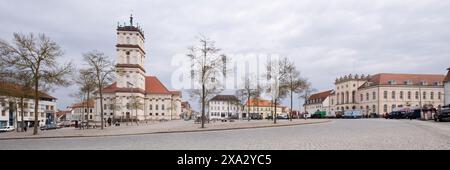 Panorama des Marktplatzes mit Stadtkirche, Neustrelitz, Mecklenburg-Vorpommern, Deutschland Stockfoto