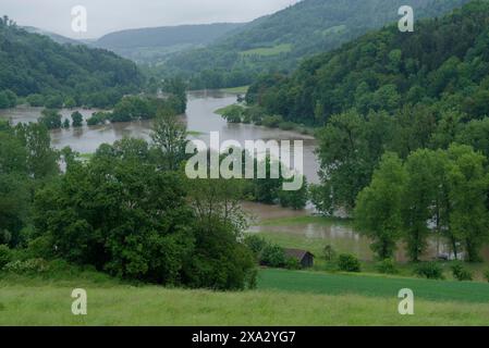 Hochwasser auf dem Kocher im Spätherbst 2024 bei Braunsbach, Hochwasserereignis, Klimawandel, Seenlandschaft, künstlicher See, Überschwemmung, Wassermassen, Kocher Stockfoto