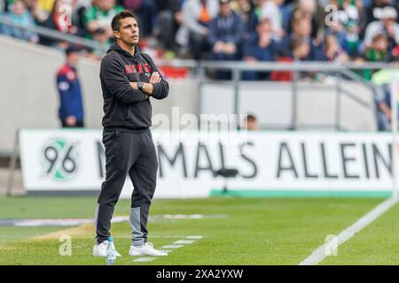 Hannover, Deutschland. Mai 2024. firo: 19.05.2024, Fußball, 2. Liga, 2. Bundesliga, Saison 2023/2024, Hannover 96 - Holstein-Kieler Trainer Rapp Marcel (Holstein Kiel) Ganzzahl, Credit: dpa/Alamy Live News Stockfoto