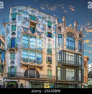 PALMA, SPANIEN-SEPTEMBER 22, 2023: Can Forteza Rey, Palmas modernistisches Juwel, ein 5-stöckiges Gebäude an der Plaza del Marquès del Palmer. Stockfoto