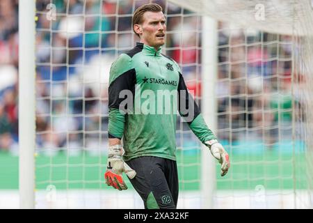 Hannover, Deutschland. Mai 2024. firo: 19.05.2024, Fußball, 2. Liga, 2. Bundesliga, Saison 2023/2024, Hannover 96 - Holstein Kiel Leo Weinkauf (Hannover 96) Halbzahl, Credit: dpa/Alamy Live News Stockfoto