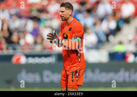 Hannover, Deutschland. Mai 2024. firo: 19.05.2024, Fußball, 2. Liga, 2. Bundesliga, Saison 2023/2024, Hannover 96 - Holstein Kiel Ron-Robert Zieler (Hannover 96) Halbzahl, Credit: dpa/Alamy Live News Stockfoto