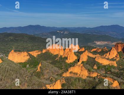 Landschaftsansicht der alten römischen Goldminen und der Landschaft von Las Medulas im Nordwesten Spaniens Stockfoto