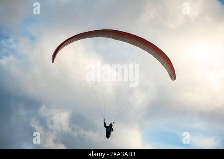 Gleitschirmfliegen in New Plymouth - Neuseeland Stockfoto