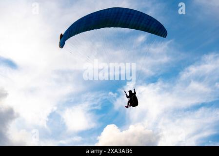 Gleitschirmfliegen in New Plymouth - Neuseeland Stockfoto