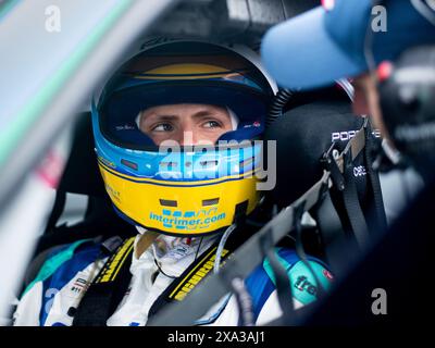 Nico Menzel (Falken Motorsports, Porsche 911 GT3 R 992, SP9, #44) in der Startaufstellung, Deutschland, 52. ADAC Ravenol 24h Nürnberg, 24 Stunden Rennen, 02.06.2024 Foto: Eibner-Pressefoto/Michael Memmler Stockfoto