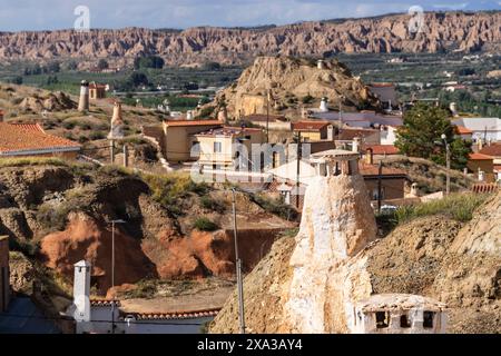 Schornsteine am Boden, Guadix, Granada Geopark, Granada Provinz, Andalusien, Spanien Stockfoto